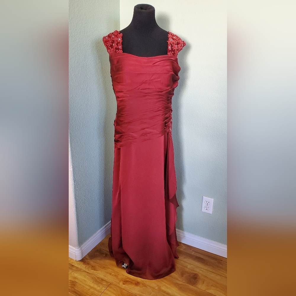 Jade by jasmine formal dress sz 12 Burgandy